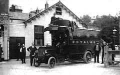 Royal-Mail-van-outside-Post-Office-in-Kings-Road.-c1905.